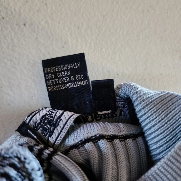 Vintage Burberrys Silk Blue Striped Sleeveless Ribbed Knit Women's Top S… - Picture 4 of 16